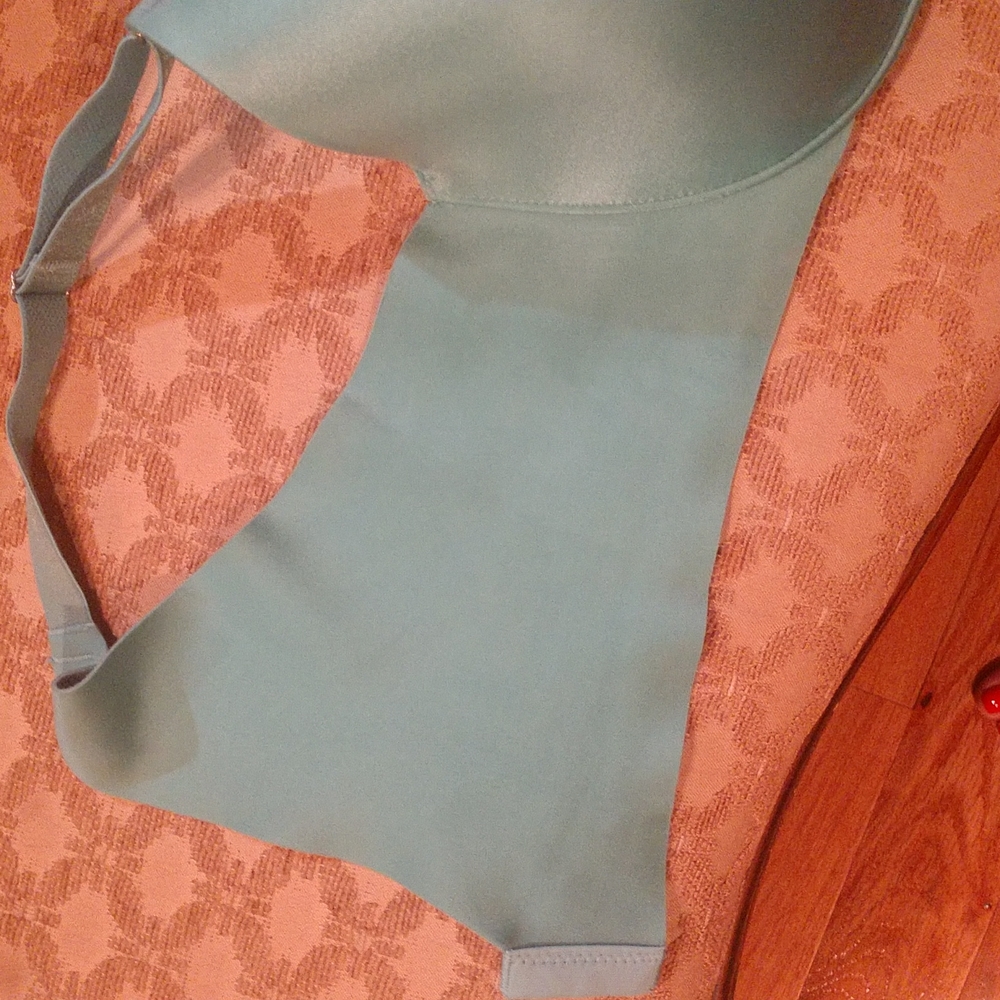 Soma Vanishing Back Bra - Picture 2 of 4
